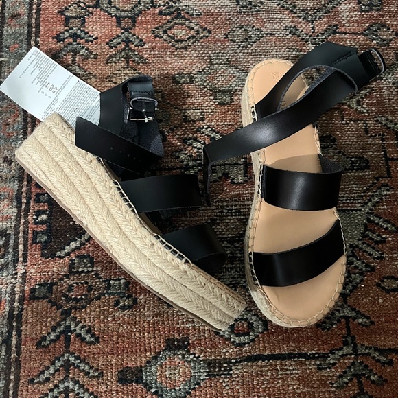 The Drop black sandals sold out! - Picture 2 of 3
